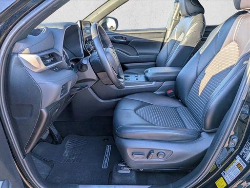 Used 2024 Toyota Highlander XSE image 16
