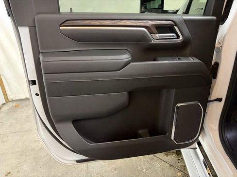 Used 2025 GMC Sierra 2500 SLT w/ SLT Premium Package image 24