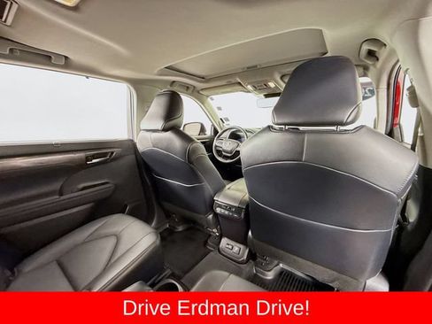 Used 2023 Toyota Highlander Limited AWD/4WD image 29