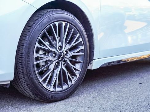 Certified 2024 Kia Forte GT-Line FWD image 9