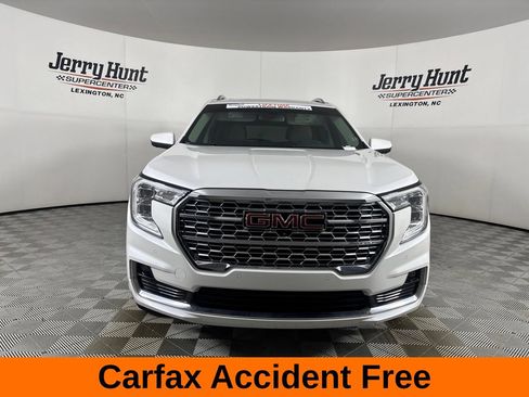 Used 2022 GMC Terrain Denali w/ Denali Premium Package AWD/4WD image 3