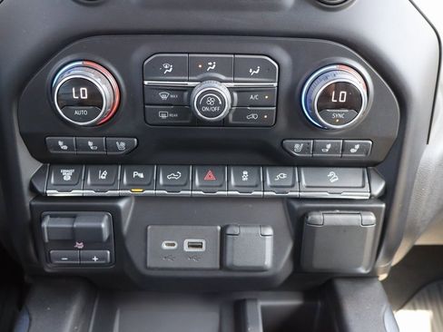 Used 2021 Chevrolet Silverado 3500 LTZ w/ LTZ Convenience Package image 11