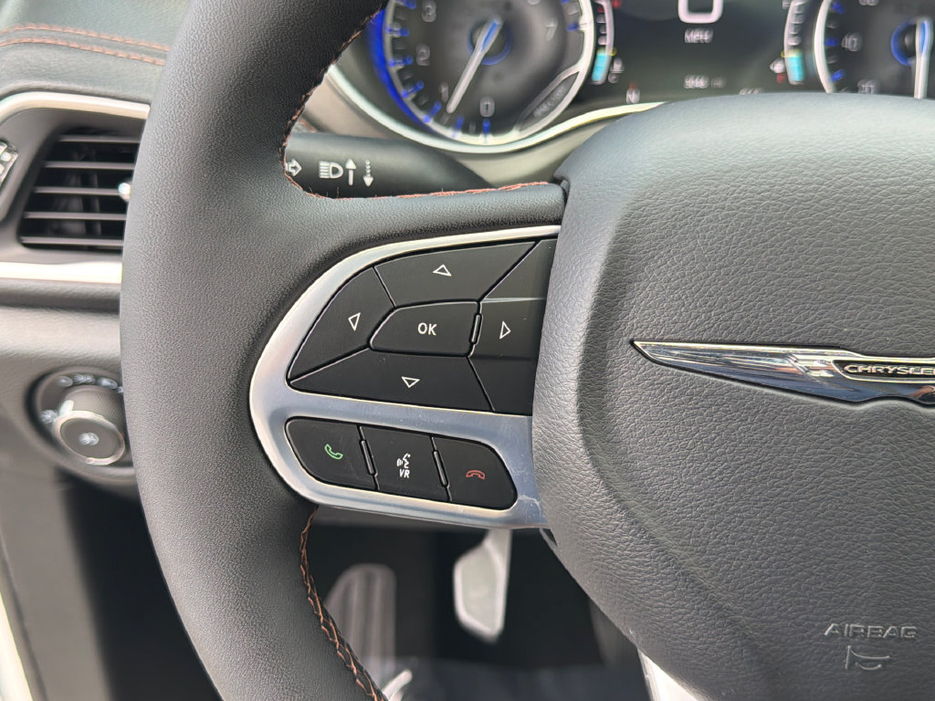 Used 2024 Chrysler Pacifica Pinnacle AWD/4WD image 28