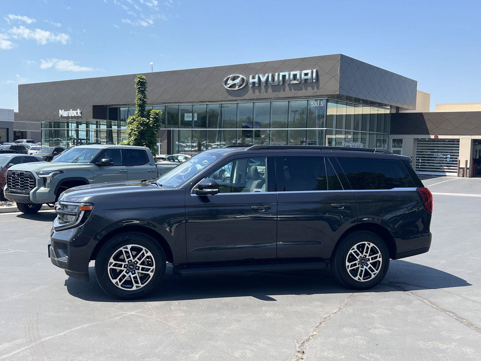 Used 2025 Ford Expedition Active AWD/4WD image 1