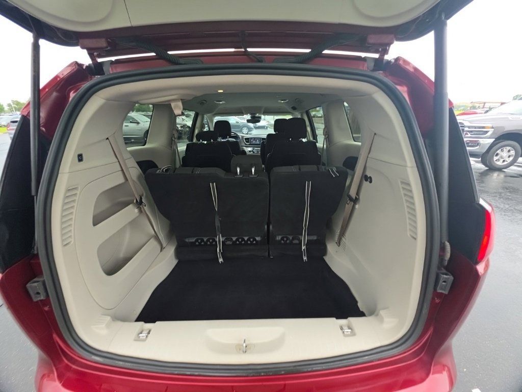 Used 2023 Chrysler Voyager LX FWD image 25