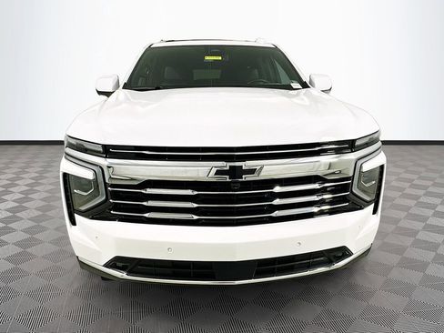 Used 2025 Chevrolet Suburban LT w/ Comfort Package AWD/4WD image 2