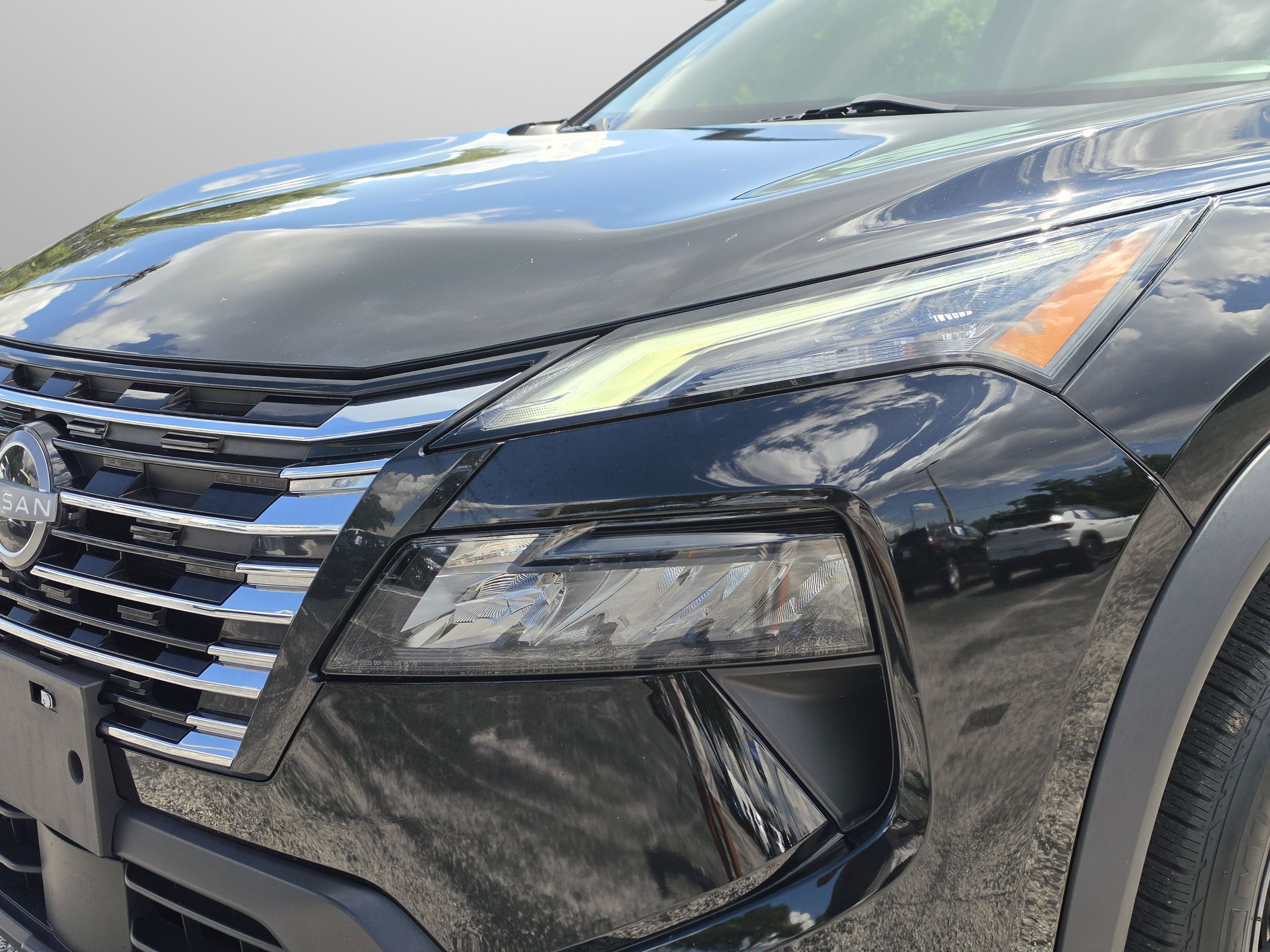 Used 2024 Nissan Rogue S AWD/4WD image 13