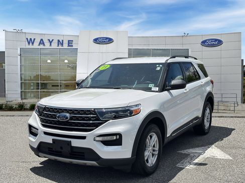 Used 2023 Ford Explorer XLT w/ Equipment Group 202A AWD/4WD image 2