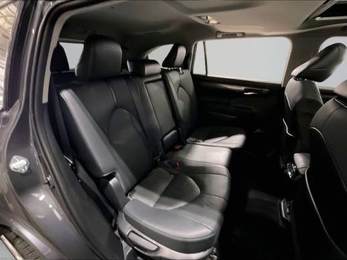 Used 2021 Toyota Highlander Limited image 29