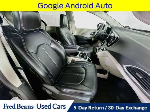 Used 2024 Chrysler Pacifica Touring-L FWD image 34