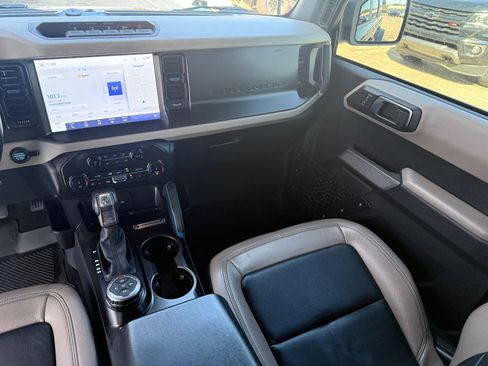 Used 2022 Ford Bronco Wildtrak image 15