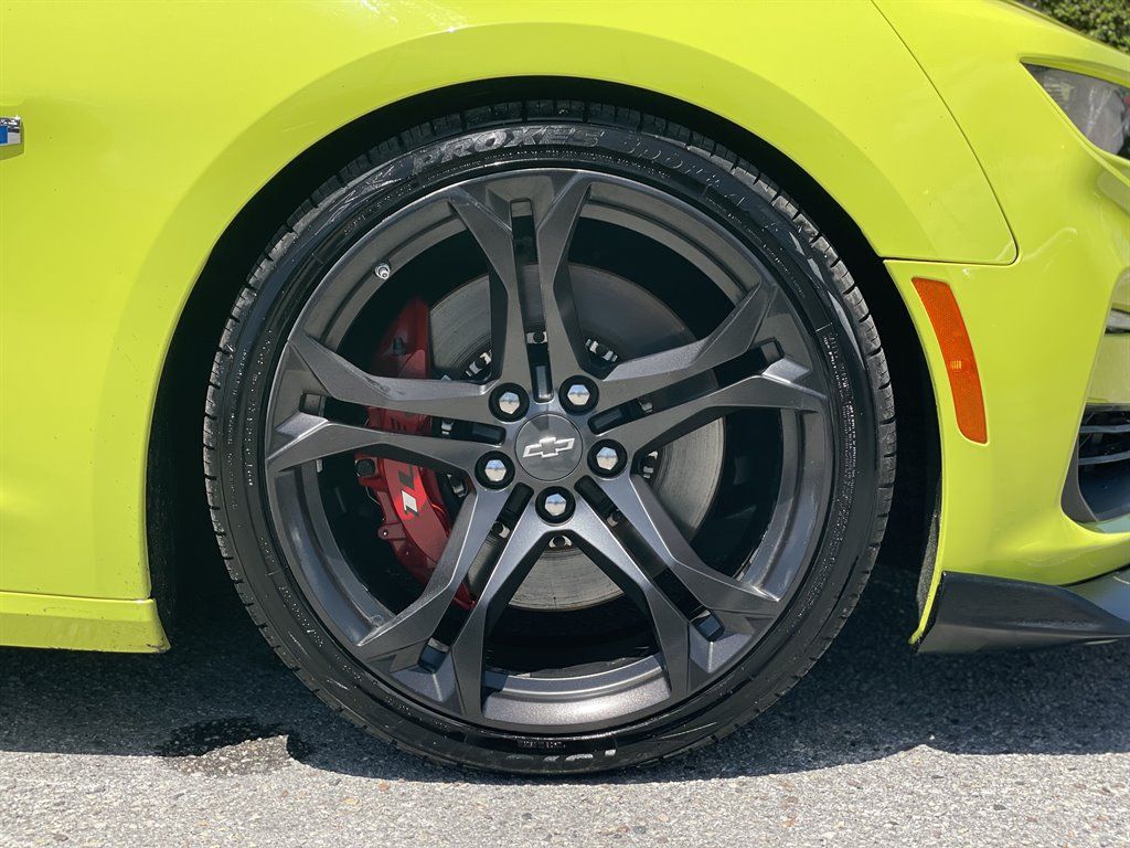 Used 2020 Chevrolet Camaro SS RWD image 32