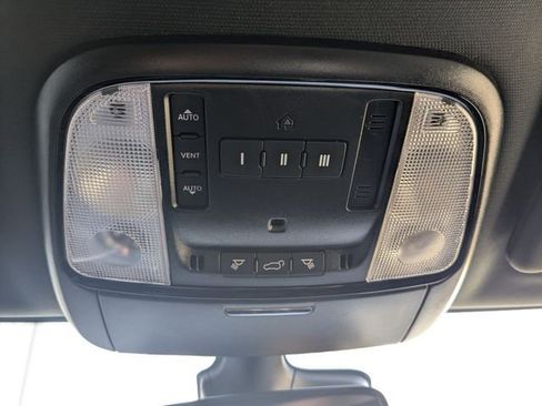 Used 2025 Dodge Durango GT image 21