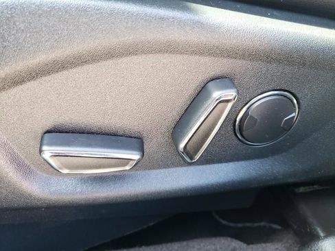 Used 2018 Ford Explorer XLT w/ Equipment Group 202A image 21