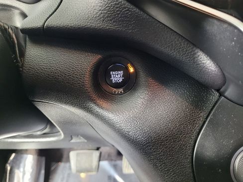 Used 2019 Jeep Cherokee Limited image 13