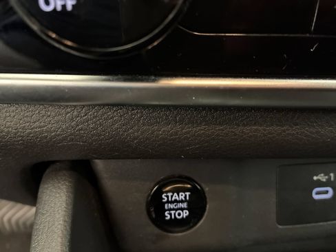 Used 2024 Nissan Rogue S FWD image 21
