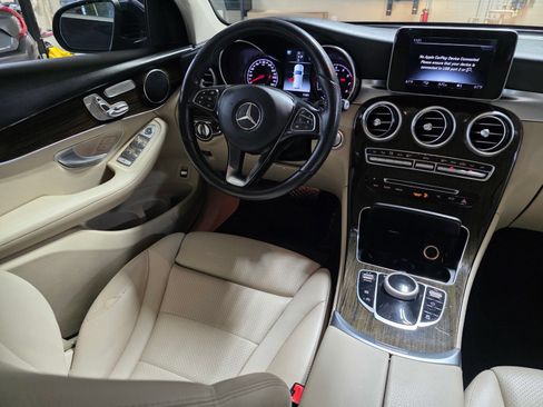 Used 2019 Mercedes-Benz GLC 300 image 14