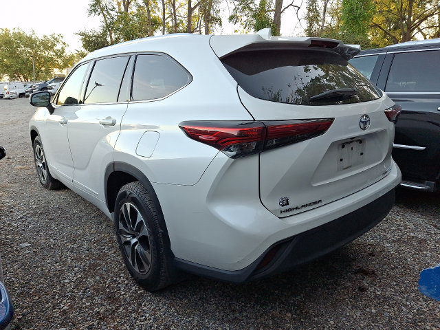 Used 2021 Toyota Highlander XLE AWD/4WD image 4