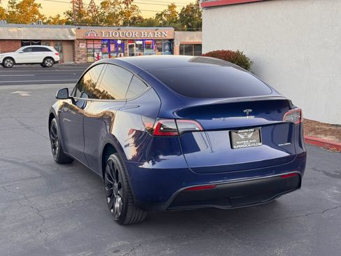 Used 2021 Tesla Model Y Long Range AWD/4WD image 4