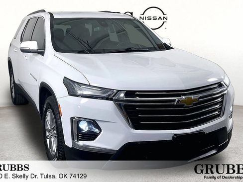 Used 2023 Chevrolet Traverse LT FWD image 1