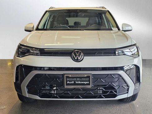 Used 2025 Volkswagen Taos SE AWD/4WD image 8