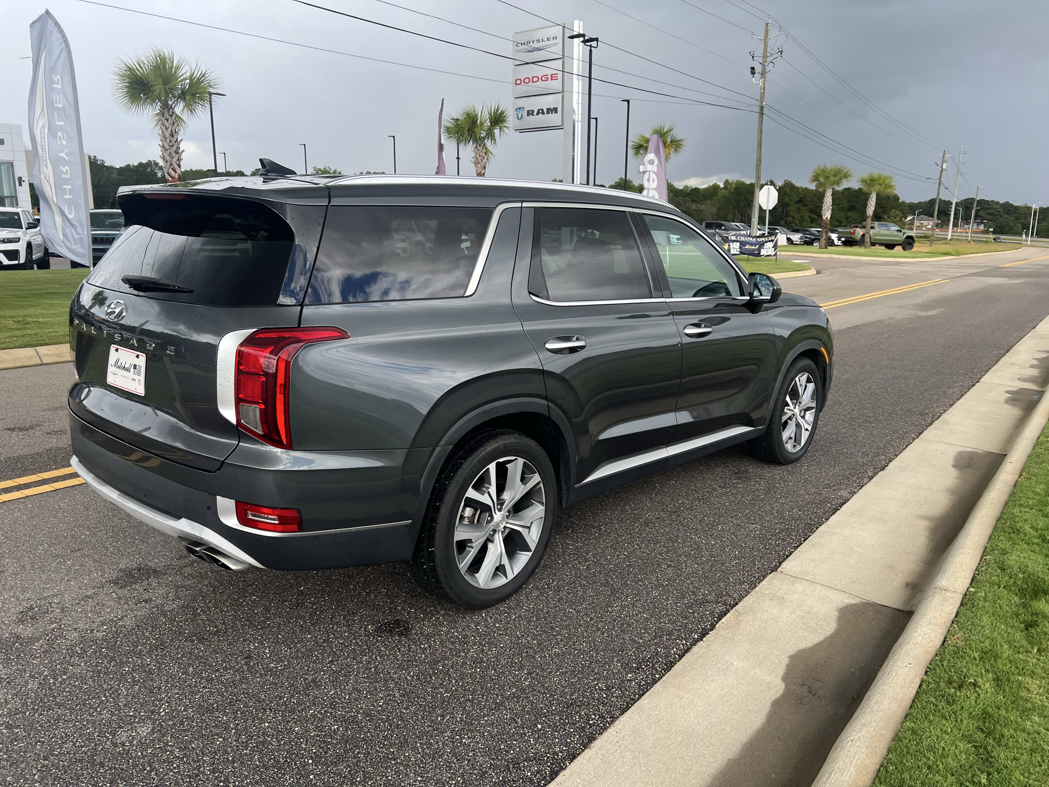 Used 2022 Hyundai Palisade SEL w/ Premium Package FWD image 6