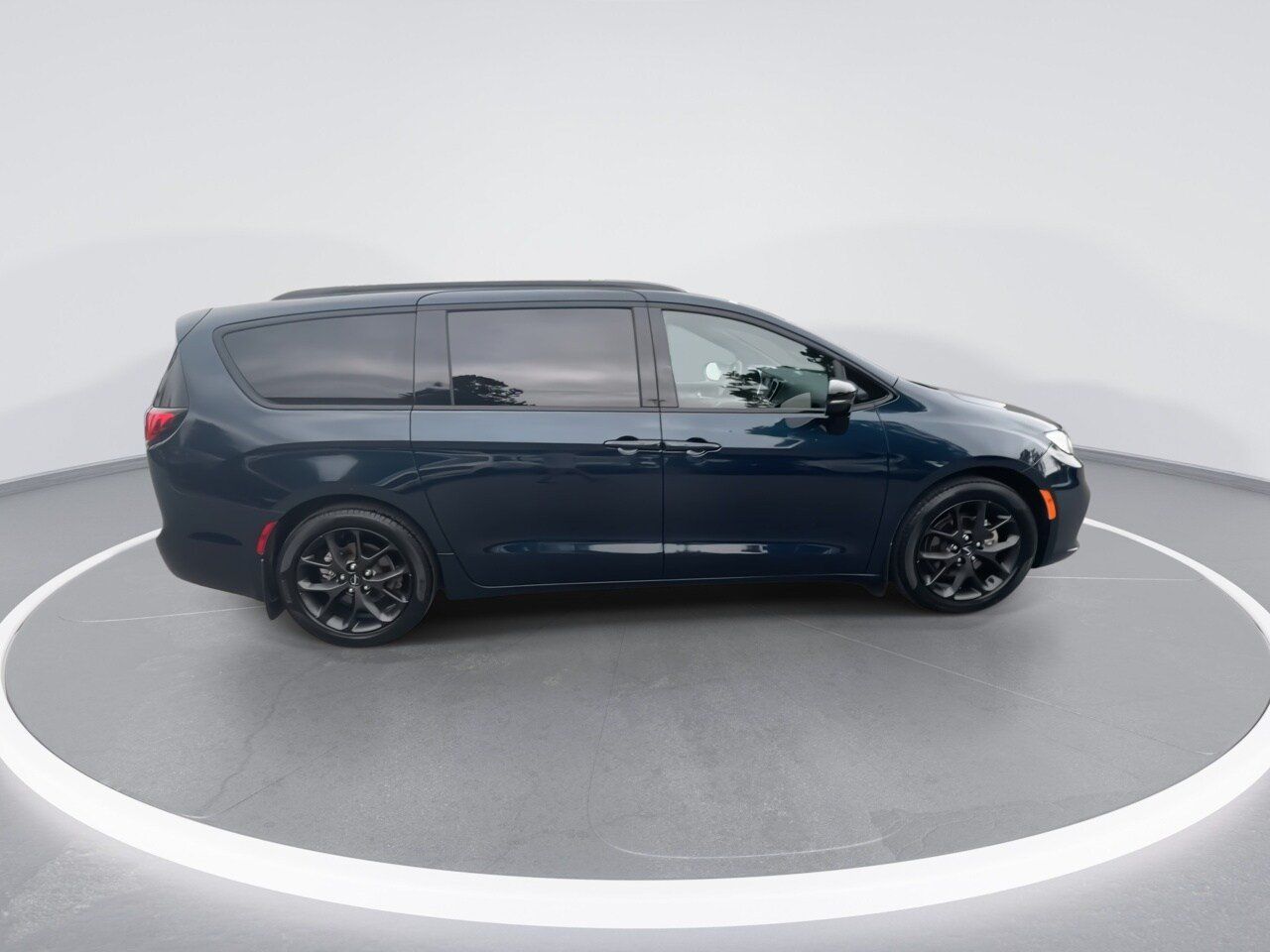 Used 2024 Chrysler Pacifica Touring-L w/ S Appearance Package FWD image 22