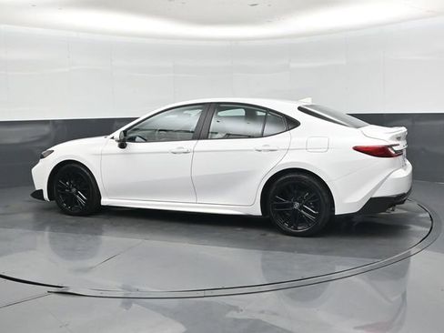 Used 2026 Toyota Camry SE FWD image 8
