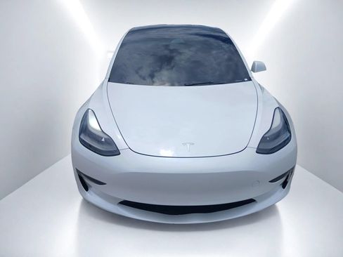 Used 2023 Tesla Model 3 Standard Range RWD image 3