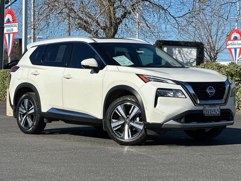 Certified 2021 Nissan Rogue Platinum image 2