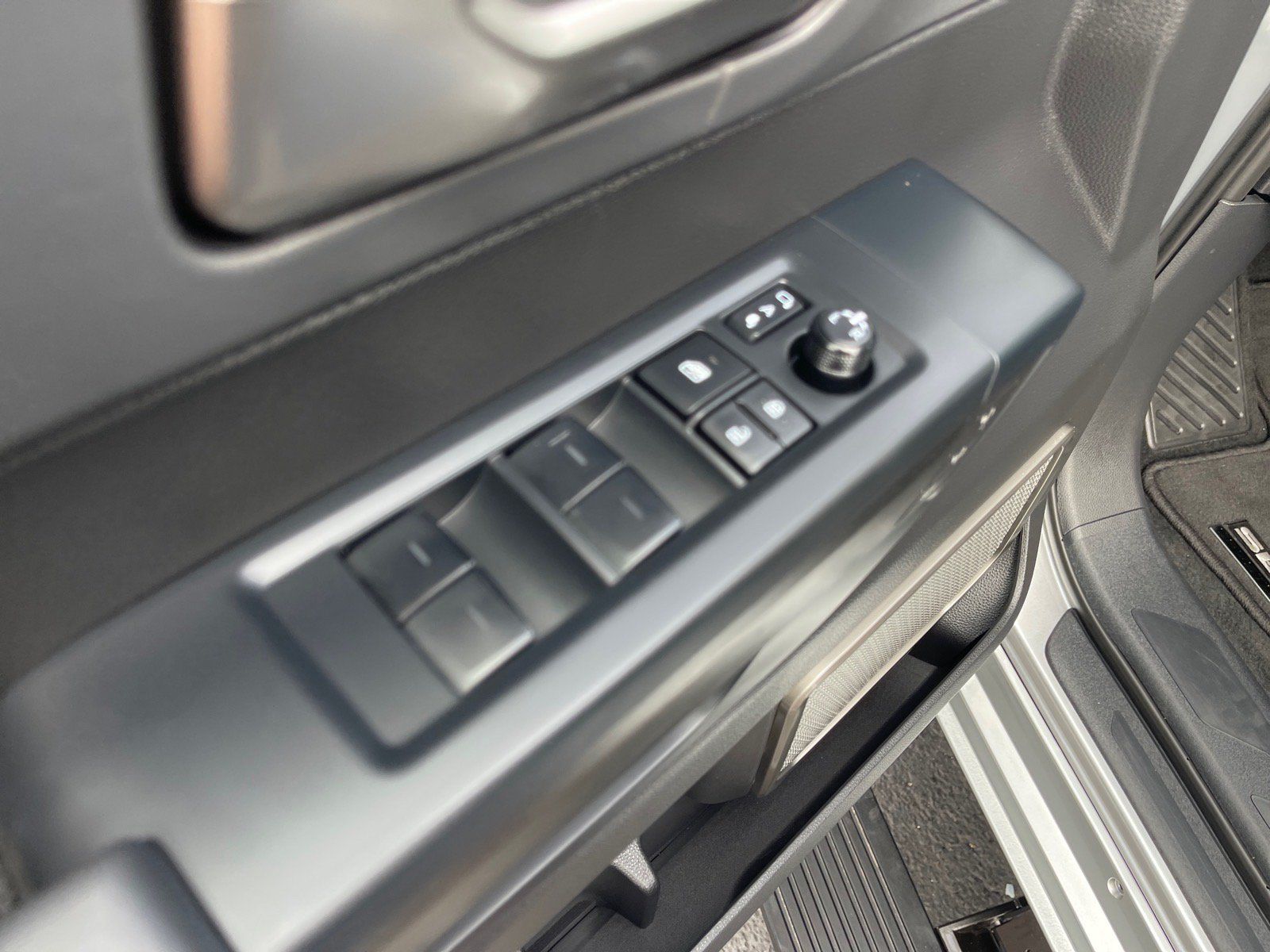 Used 2026 Toyota Sequoia Capstone AWD/4WD image 8