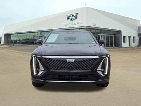 New 2026 Cadillac Lyriq Premium Luxury image 2