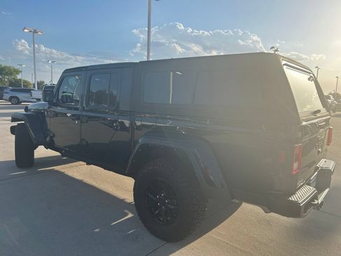 Used 2023 Jeep Gladiator Sport AWD/4WD image 6