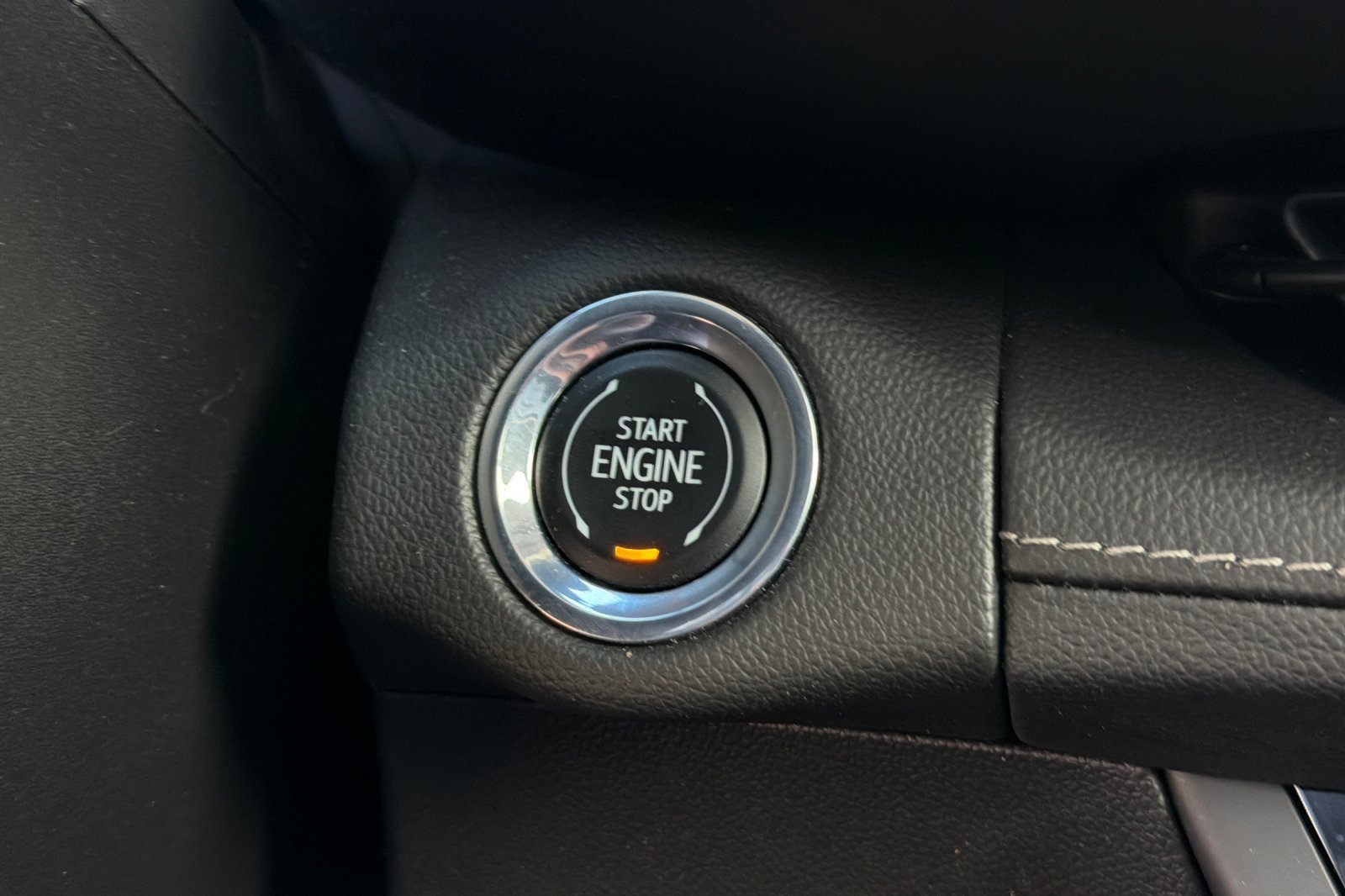 Used 2022 Buick Envision Essence w/ Technology Package II AWD/4WD image 32