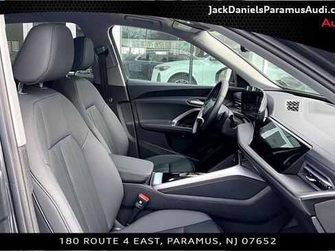 Used 2025 Audi Q5 Premium w/ Convenience Package image 7