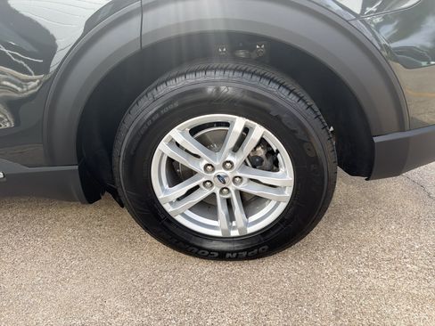 Used 2023 Ford Explorer XLT RWD image 28