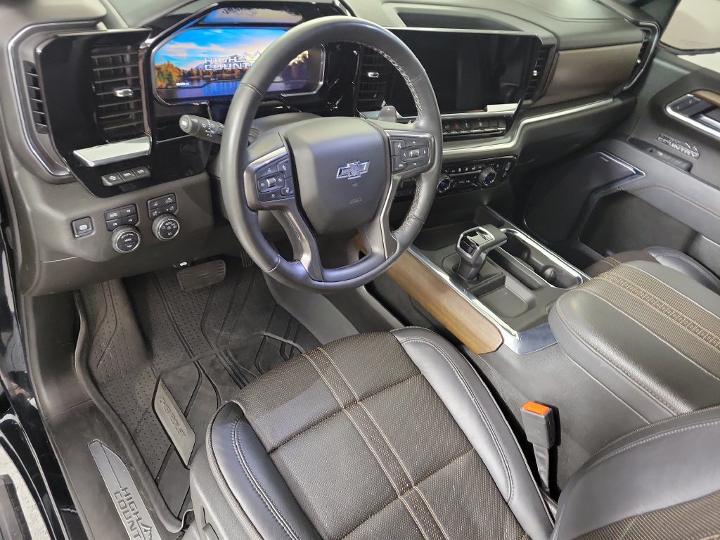 Used 2025 Chevrolet Silverado 1500 High Country w/ Midnight Edition AWD/4WD image 11