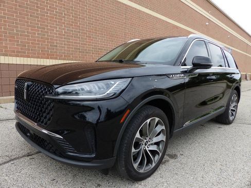 Used 2025 Lincoln Aviator AWD image 6
