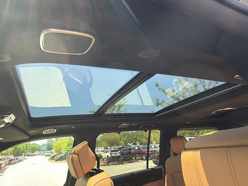 New 2026 Jeep Grand Wagoneer Summit AWD/4WD image 14
