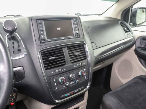 Used 2014 Dodge Grand Caravan SXT w/ Rear Park Assist Package FWD image 21