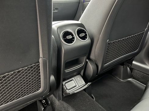 Used 2025 Mercedes-Benz GLA 250 4MATIC image 48