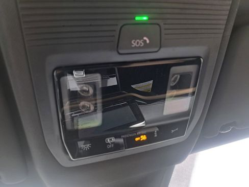 Used 2025 Volkswagen Atlas Cross Sport SE image 16