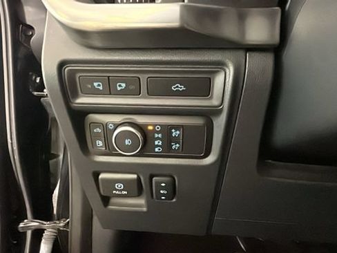 Used 2021 Ford F150 Lariat w/ Equipment Group 502A High AWD/4WD image 19