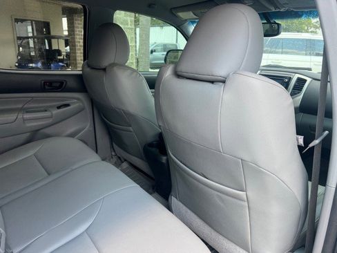 Used 2014 Toyota Tacoma Limited image 27