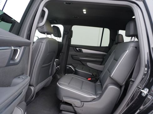 Used 2025 Buick Enclave Preferred image 18