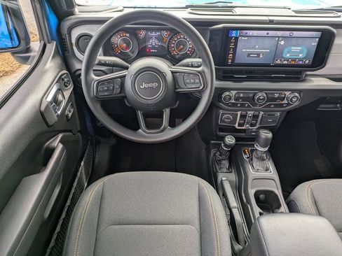 Used 2025 Jeep Gladiator Sport AWD/4WD image 16