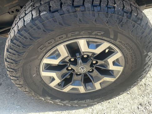 Used 2021 Toyota Tacoma TRD Off-Road w/ TRD Premium Off Road Package image 24