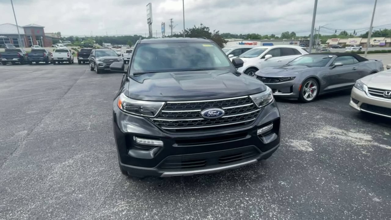 Used 2024 Ford Explorer XLT w/ Equipment Group 202A AWD/4WD image 4