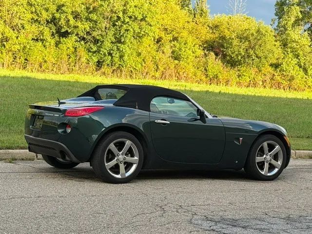 Used 2009 Pontiac Solstice GXP w/ Premium Package RWD image 8