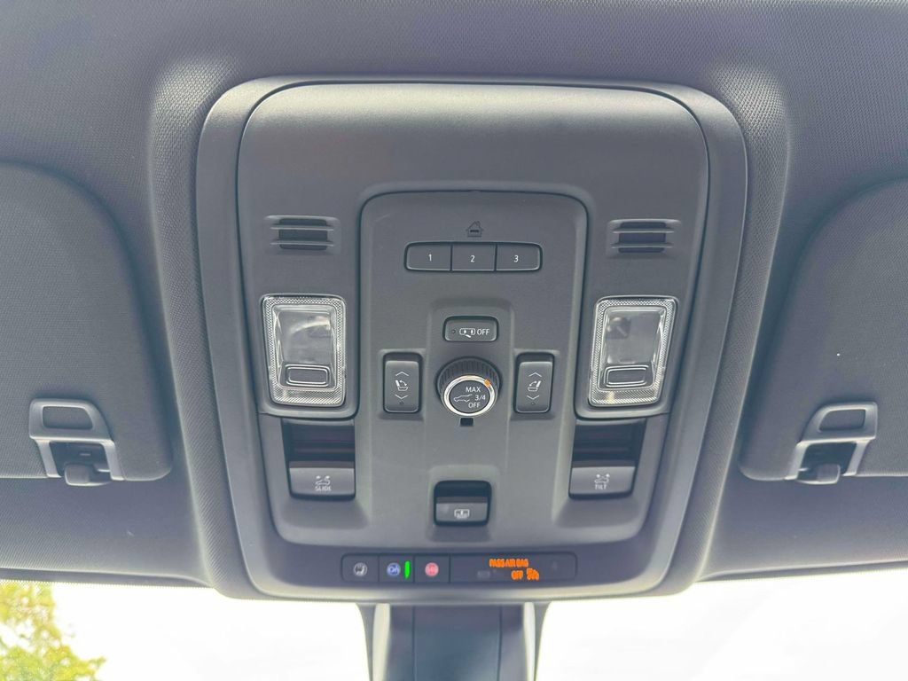 Used 2021 Chevrolet Suburban LT w/ LT Signature Package AWD/4WD image 32